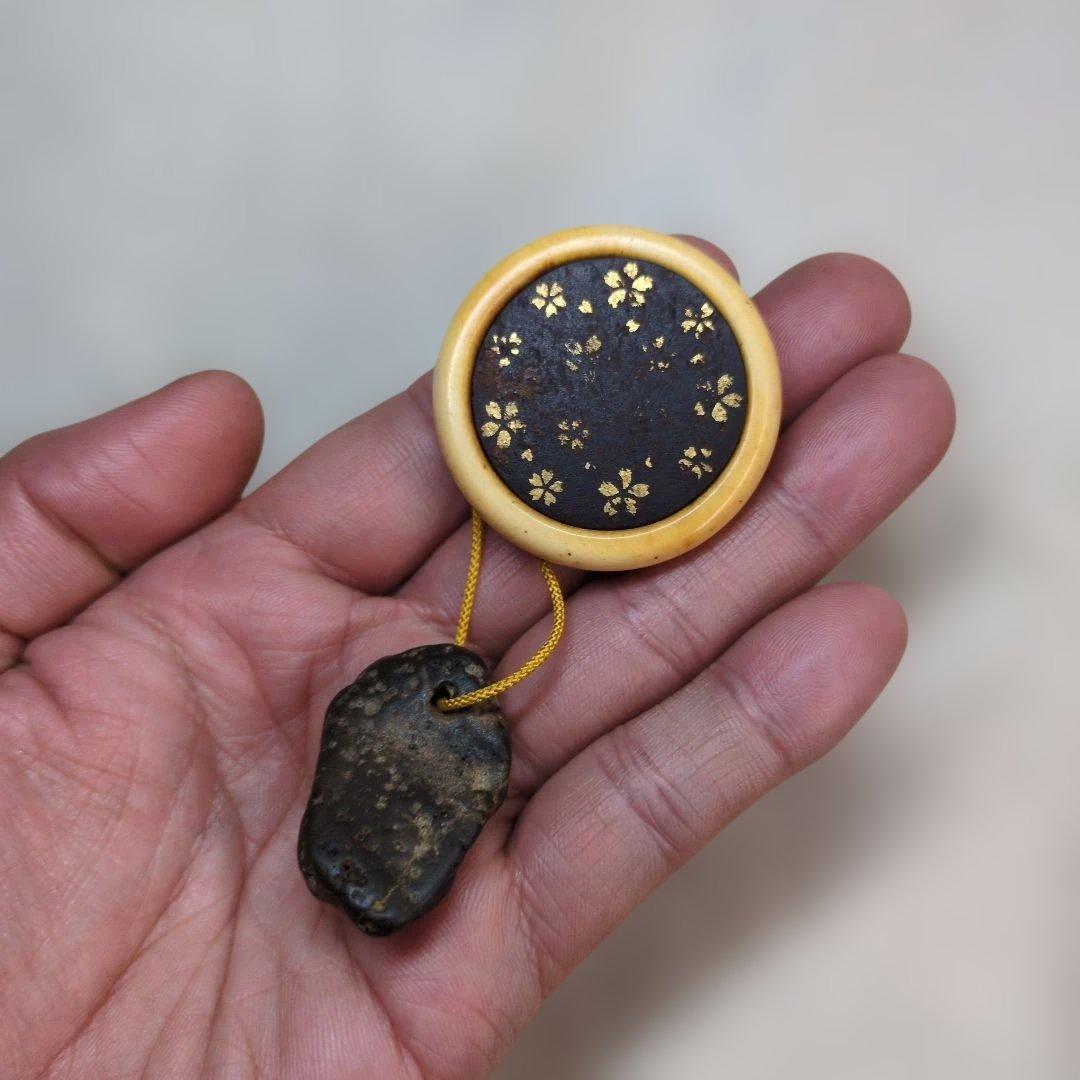 骨董　提げ物　根付　饅頭根付　根付け　金象嵌　桜吹雪　古玩　印籠