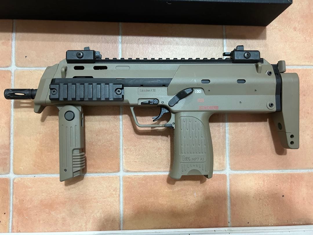 18禁 東京マルイ MP7A1 ガスガン タンカラー サブマシンガン サバゲー