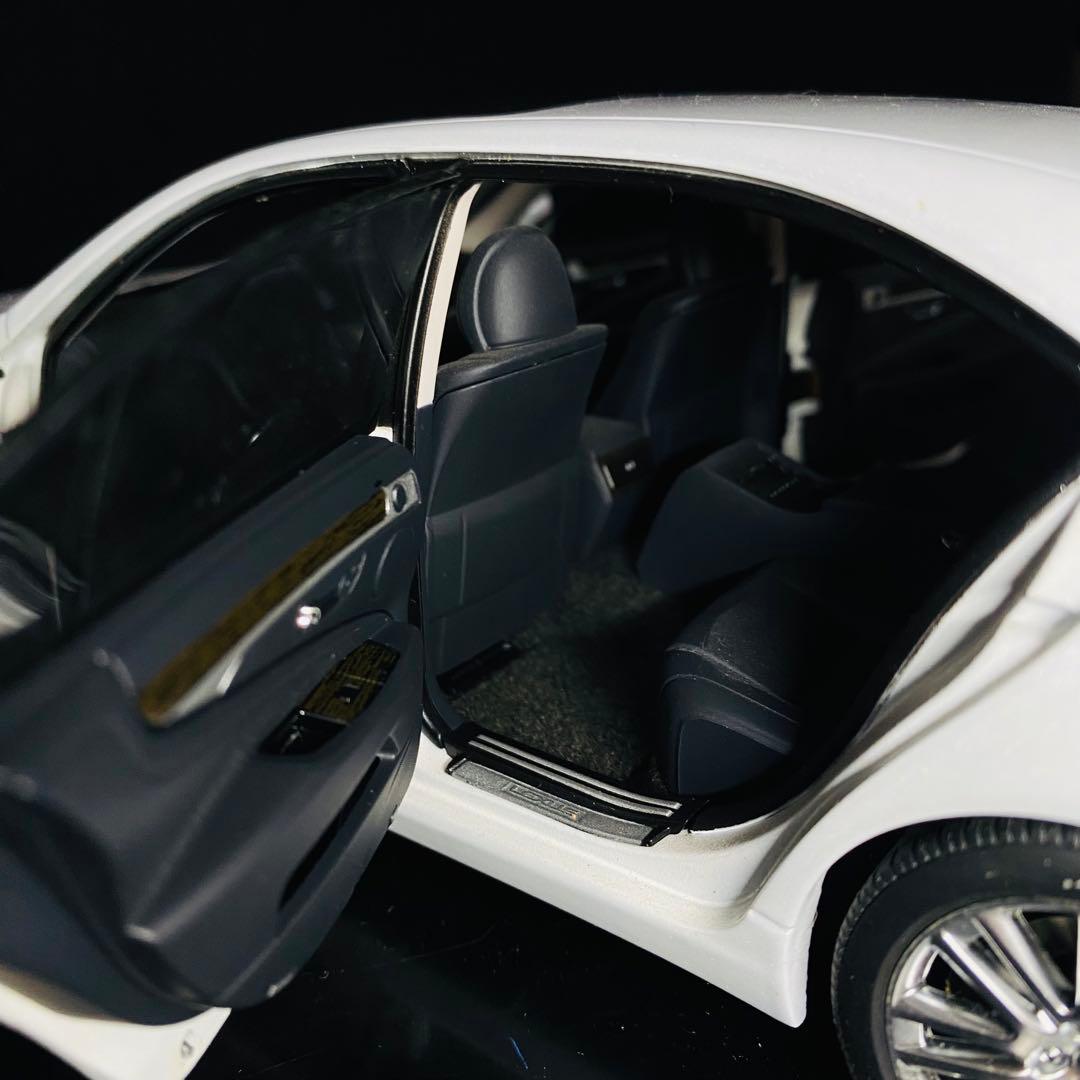 AUTOart 1/18 レクサス LS600hL 2013 ホワイトパール