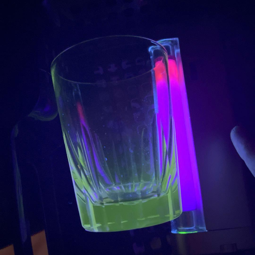 骨董　時代ガラス　希少　寸胴型　切子　水飲みコップ　ウランガラス　１客