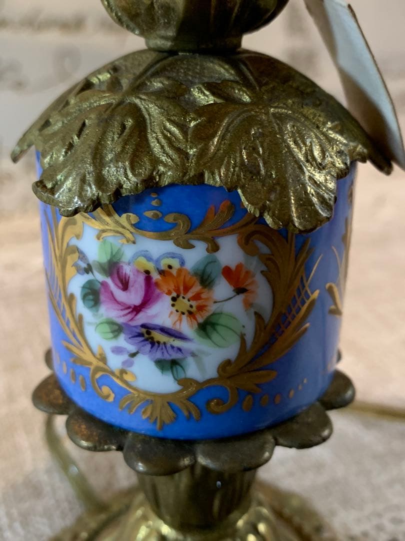 フランス製　アンティークのセーブル焼の電気スタンド！シェードも綺麗で素敵です！