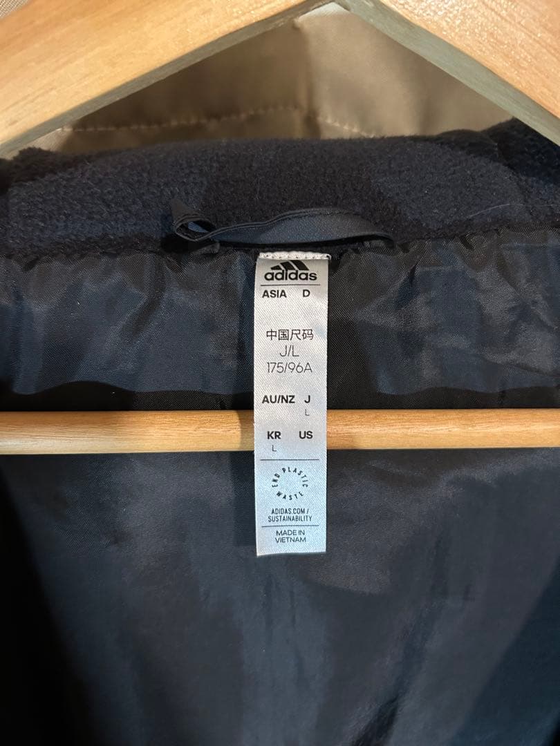 adidas 黒 ダウンコート フード付