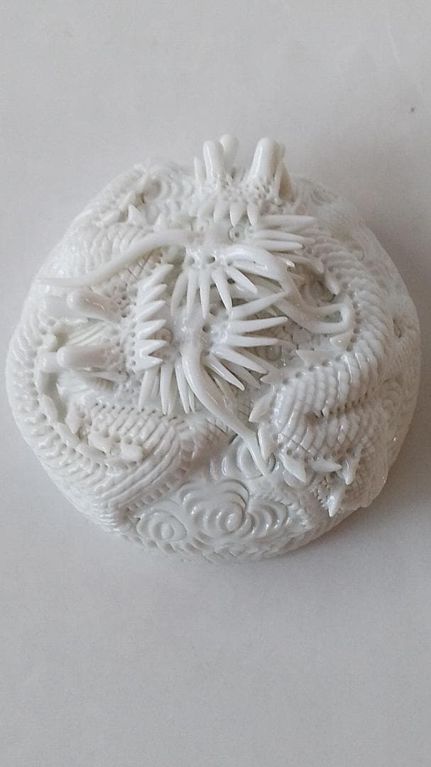 平戸焼 十五代 中里茂右衛門 作 白磁雲龍彫 香合 茶道具 懐石道具 共箱 新品