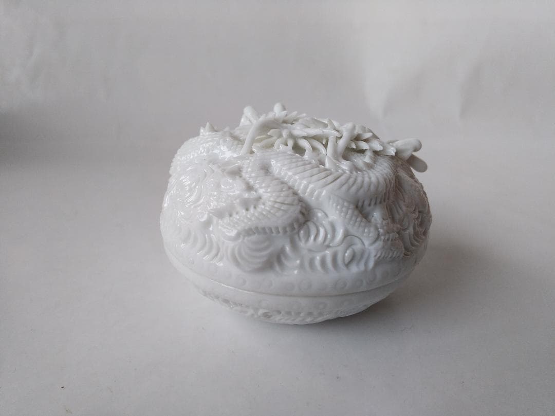 平戸焼 十五代 中里茂右衛門 作 白磁雲龍彫 香合 茶道具 懐石道具 共箱 新品