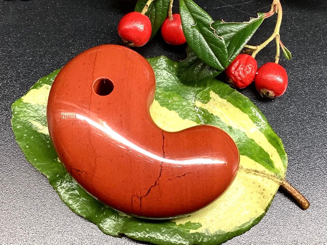 極上日本三大銘石‼️佐渡赤石勾玉　強力パワー黒線入り日本一美麗な赤色彩　安価卸し‼️