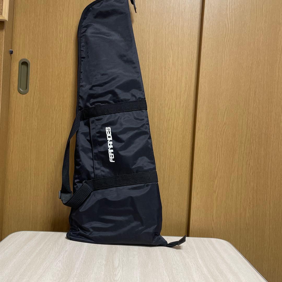 デジタルエフェクトプロセッサー付きエレキギター　ケース付き