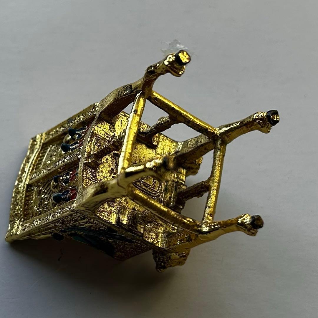 ツタンカーメン　玉座　アヌビス神