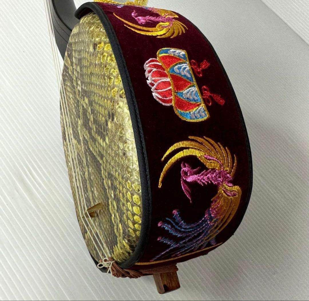 本日限定価格　沖縄三線　黒塗り　天然　蛇皮　ハードケース　和楽器