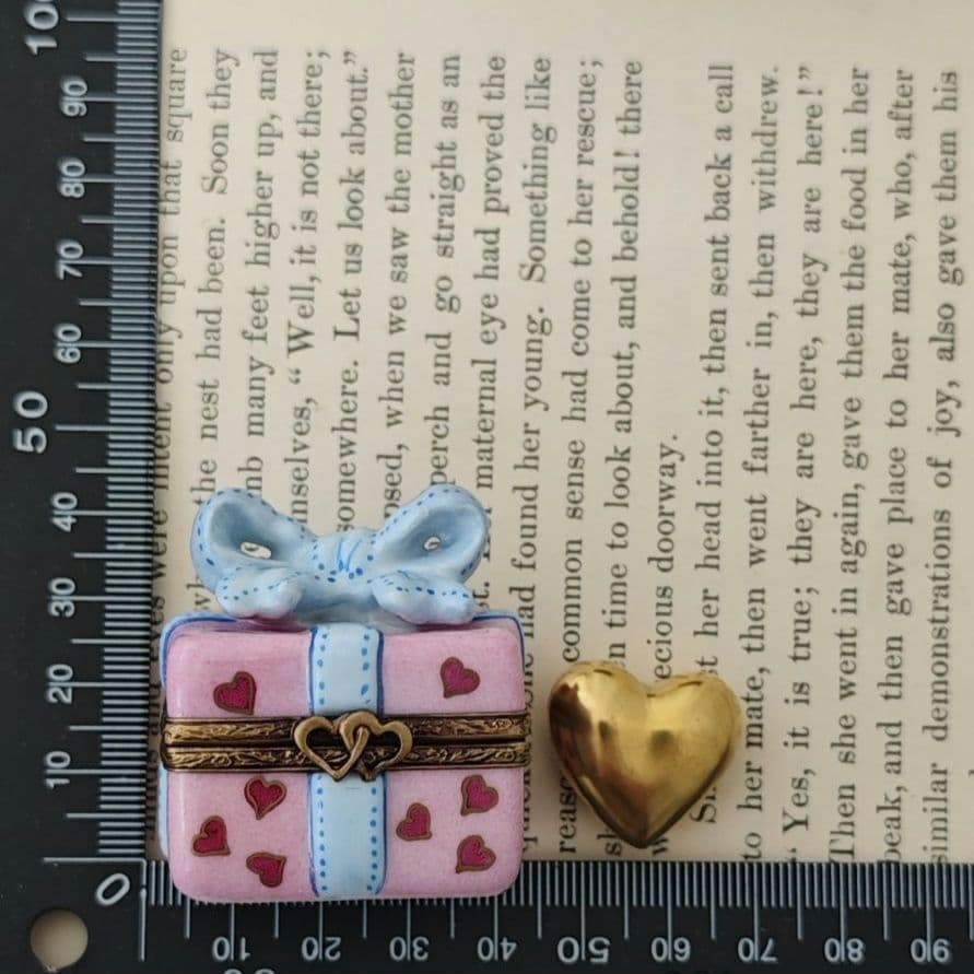 リモージュボックス　ハート柄のプレゼントボックス　フランス製　小物入れ　陶器