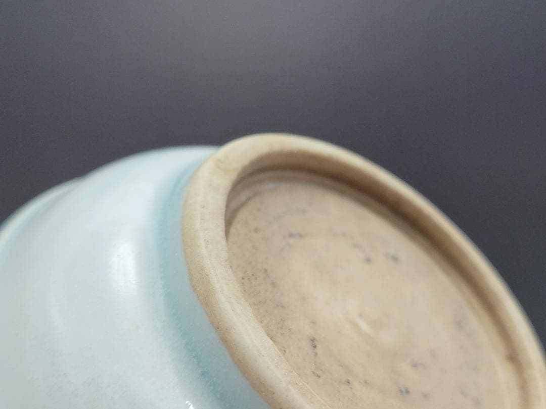 青白釉 陽透刻紋 蓋香炉 宋元時代 高さ約9.9cm