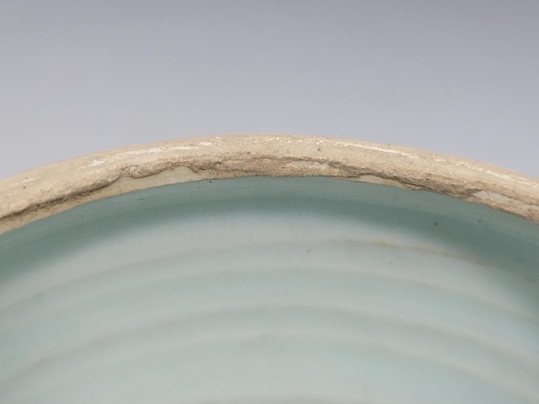 青白釉 陽透刻紋 蓋香炉 宋元時代 高さ約9.9cm