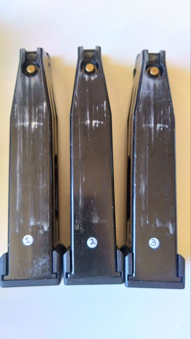 バトン、ハイキャパ用co2マガジン 3個セット、スタッカート本体付き（ジャンク)