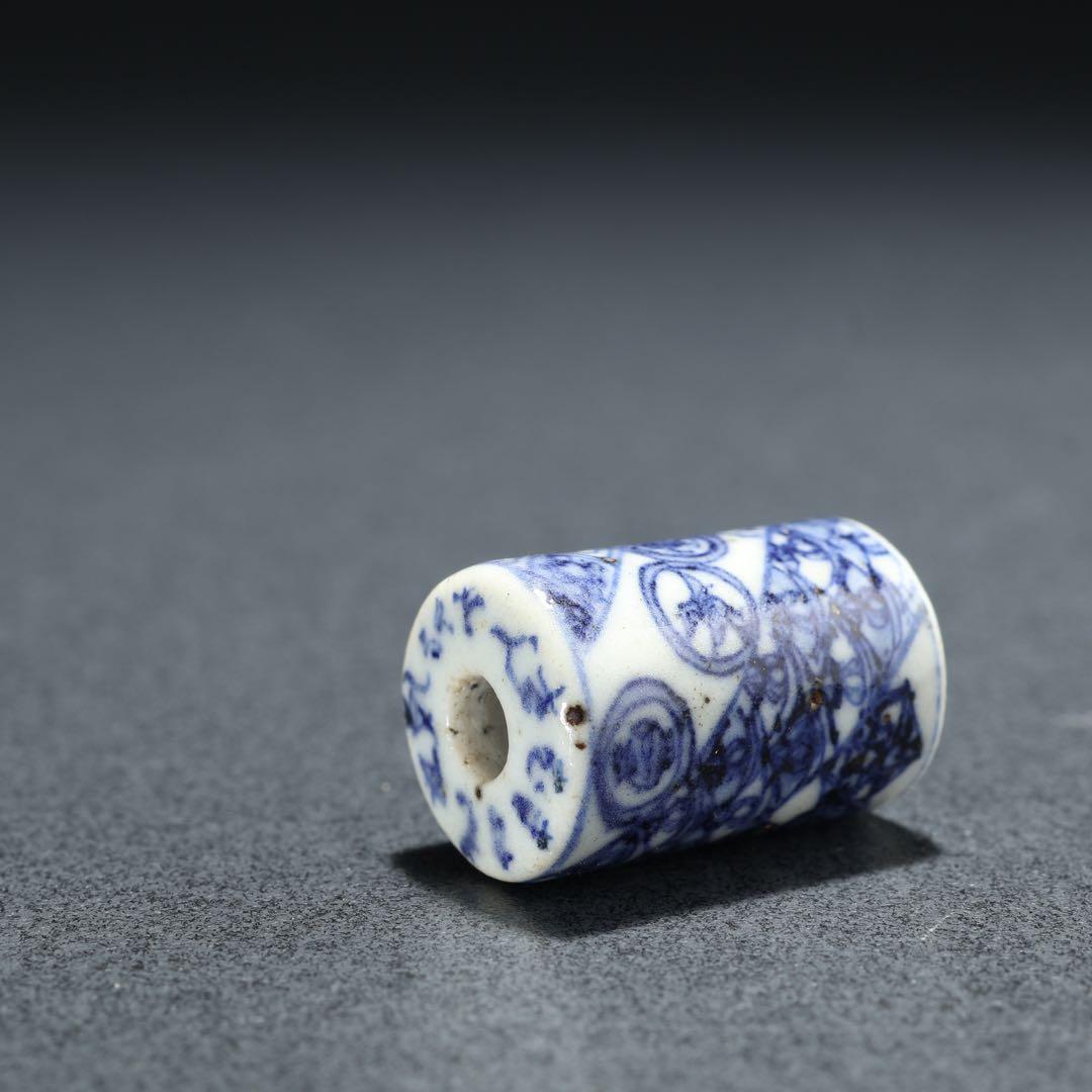 緒締玉　管玉形　染付家紋尽くし　陶磁器　骨董　R1432