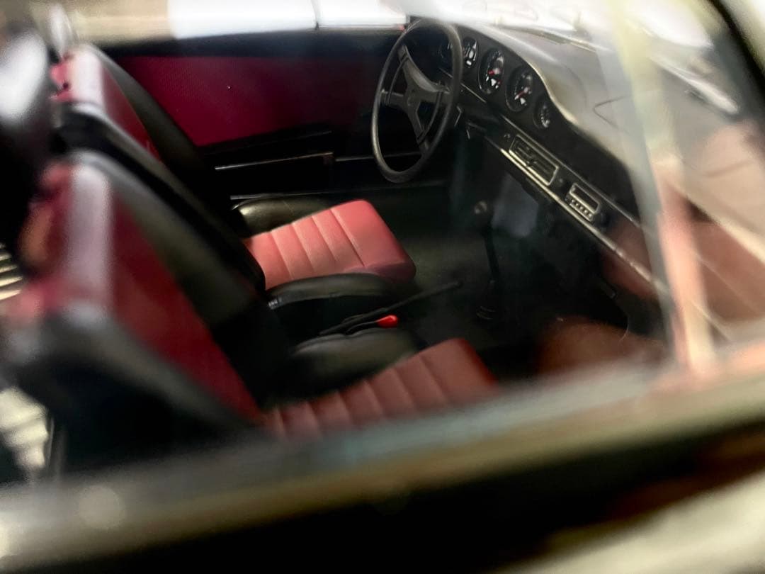 価格変更 1/18 シュコー ポルシェ911S クーペ1973ブラック 未展示品