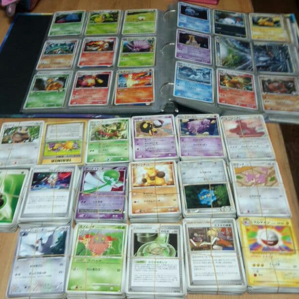 ！ポケモンカード1100枚以上メダル3枚