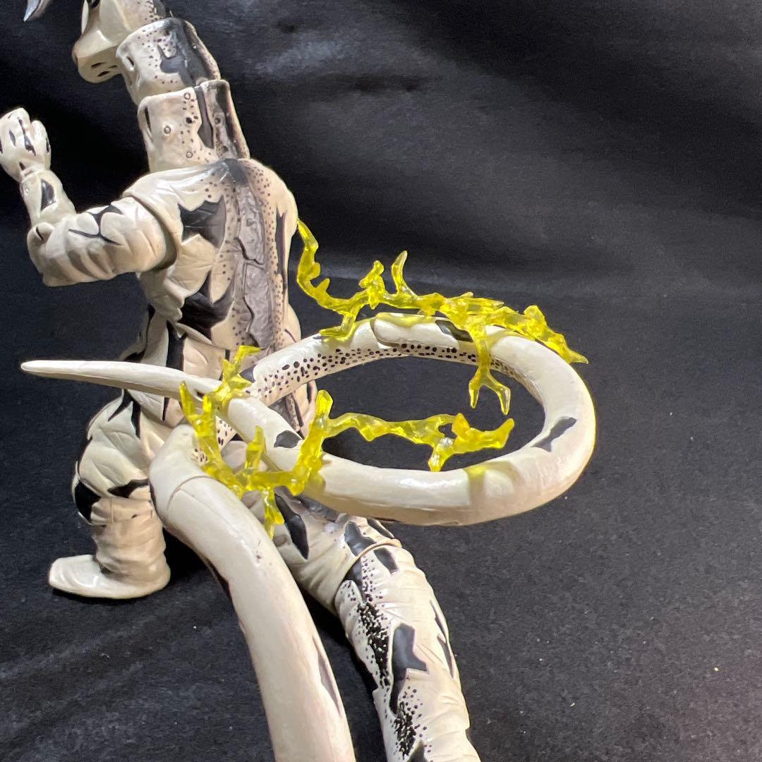 こ*こ様 ウルトラアクト　エレキング