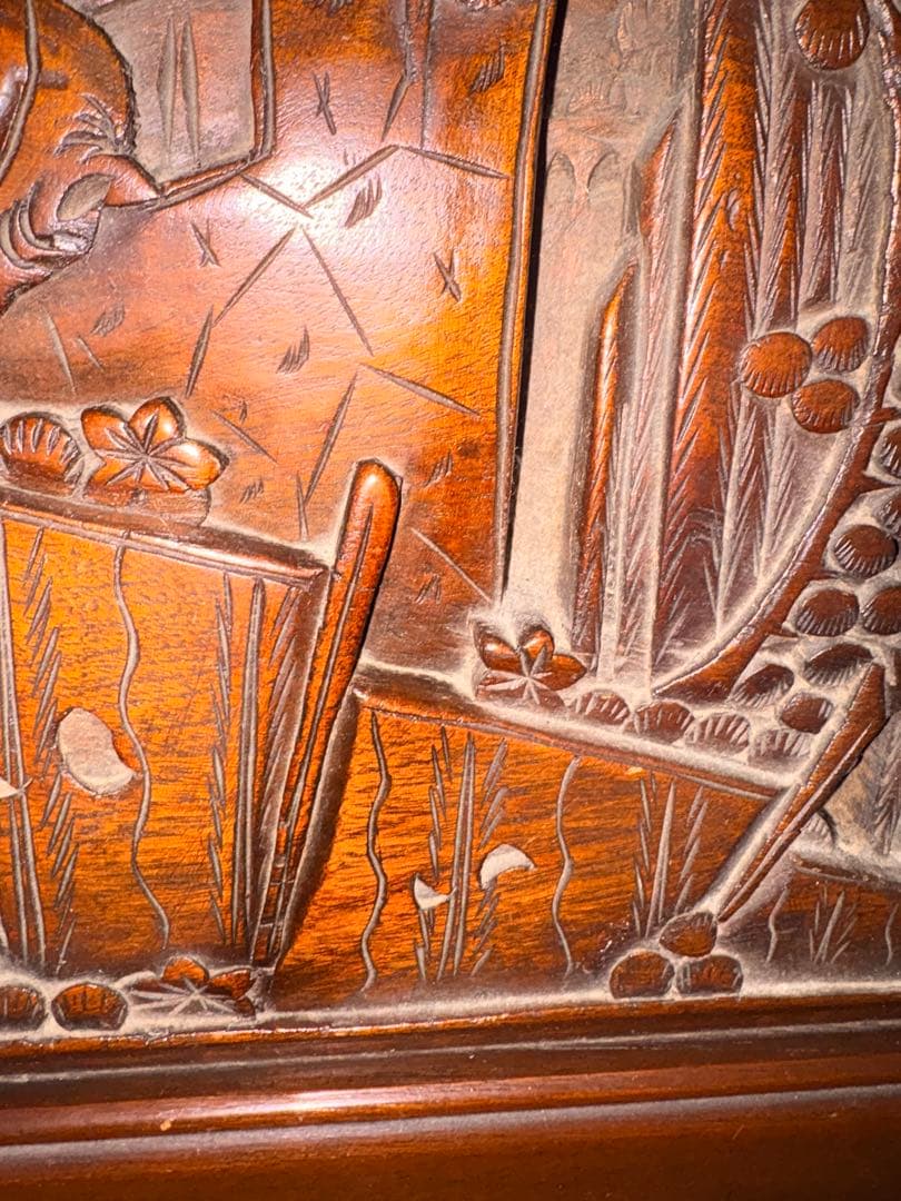 アンティーク家具　ライティングビューロー　彫刻入り