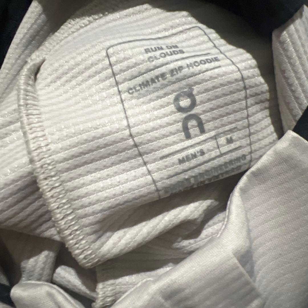 On climate zip hoodie フーディー　ジップアップ　ジャケット