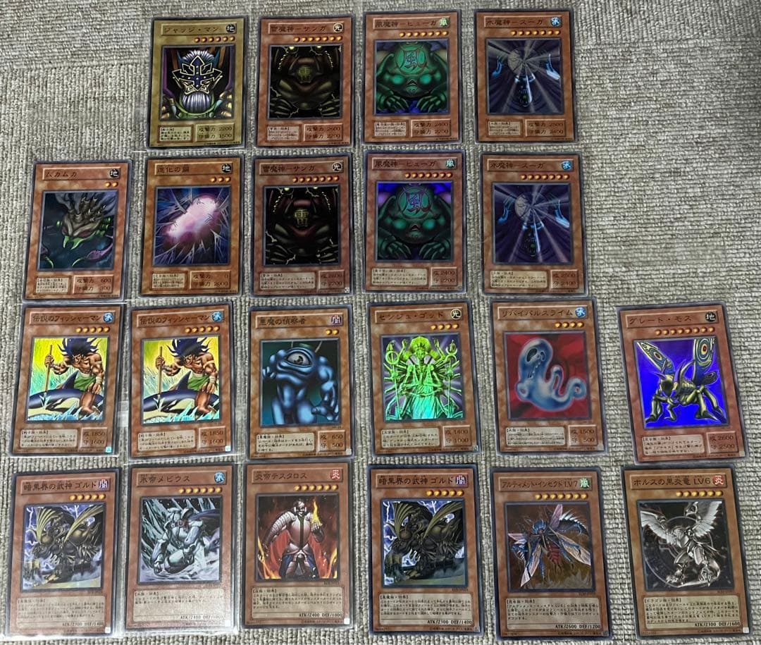 遊戯王　まとめ売り　引退　ブルーアイズホワイトドラゴン　ブラックマジシャン　他