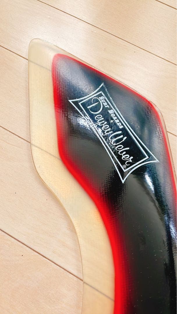 Dewey Weber サーフボードフィン 黒/赤 10インチ