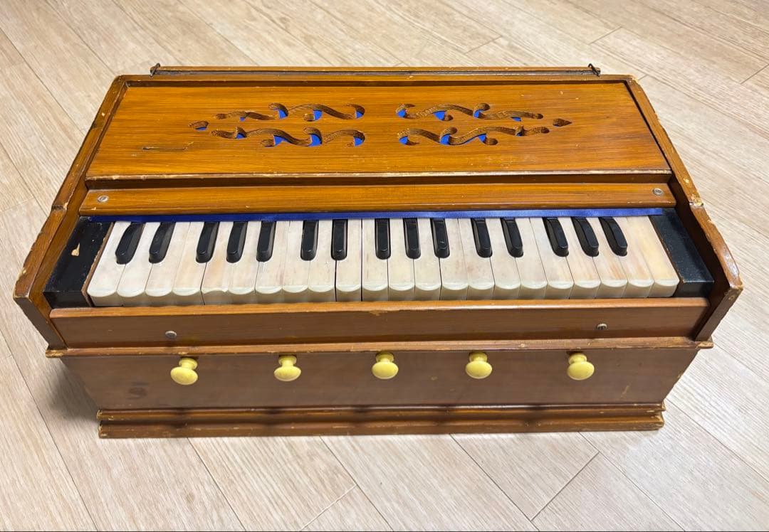 ハルモニウム harmonium インド 鍵盤 楽器 古典