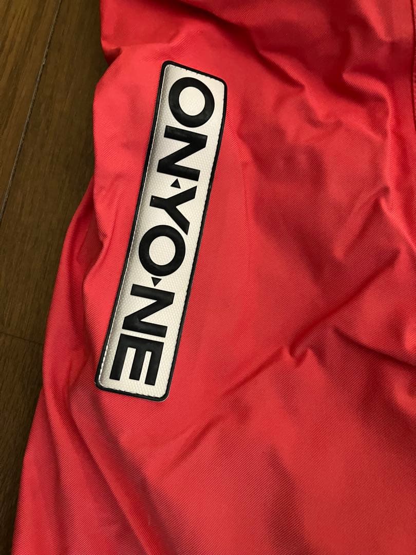 ONYONE オンヨネスキーウェア 上下フード付き ホワイトネイビー/レッド