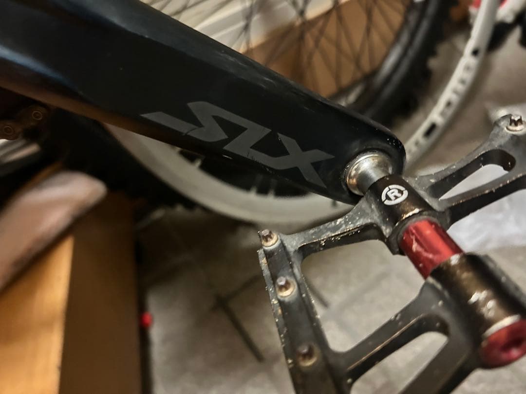 SLXクランクセット ブラック フラットペダル付き