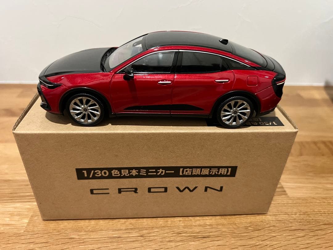 クラウン　カラーサンプルミニカー色見本非売品　ブラック×エモーショナルレッドII