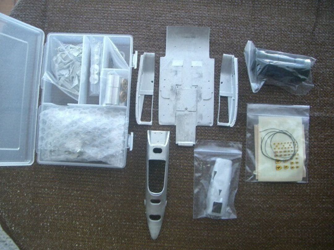 1/20 MFH フェラーリ 156/85 マルボロデカール付き