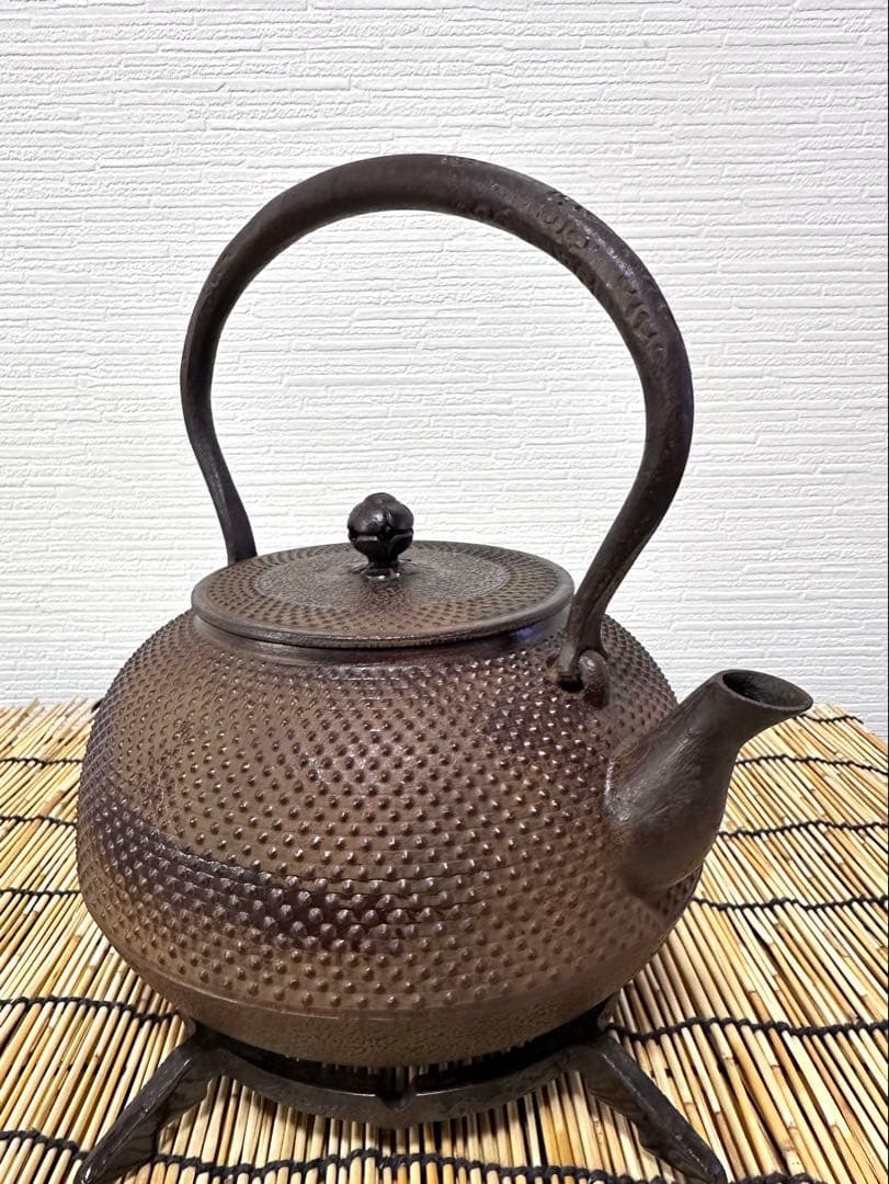 未使用品、栞付　南部徳秀　佐藤 徳秀造 南部形アラレ　南部鉄瓶　南部鉄器