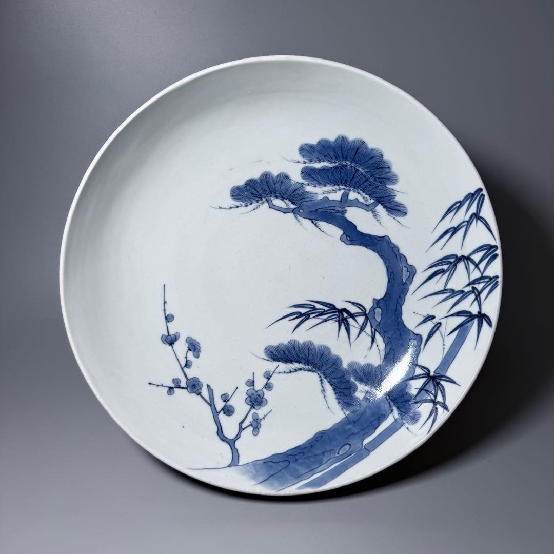 江戸後期　染付松竹梅大皿　後期鍋島　三方兜唐花文　高台櫛目文　桐箱付　34cm