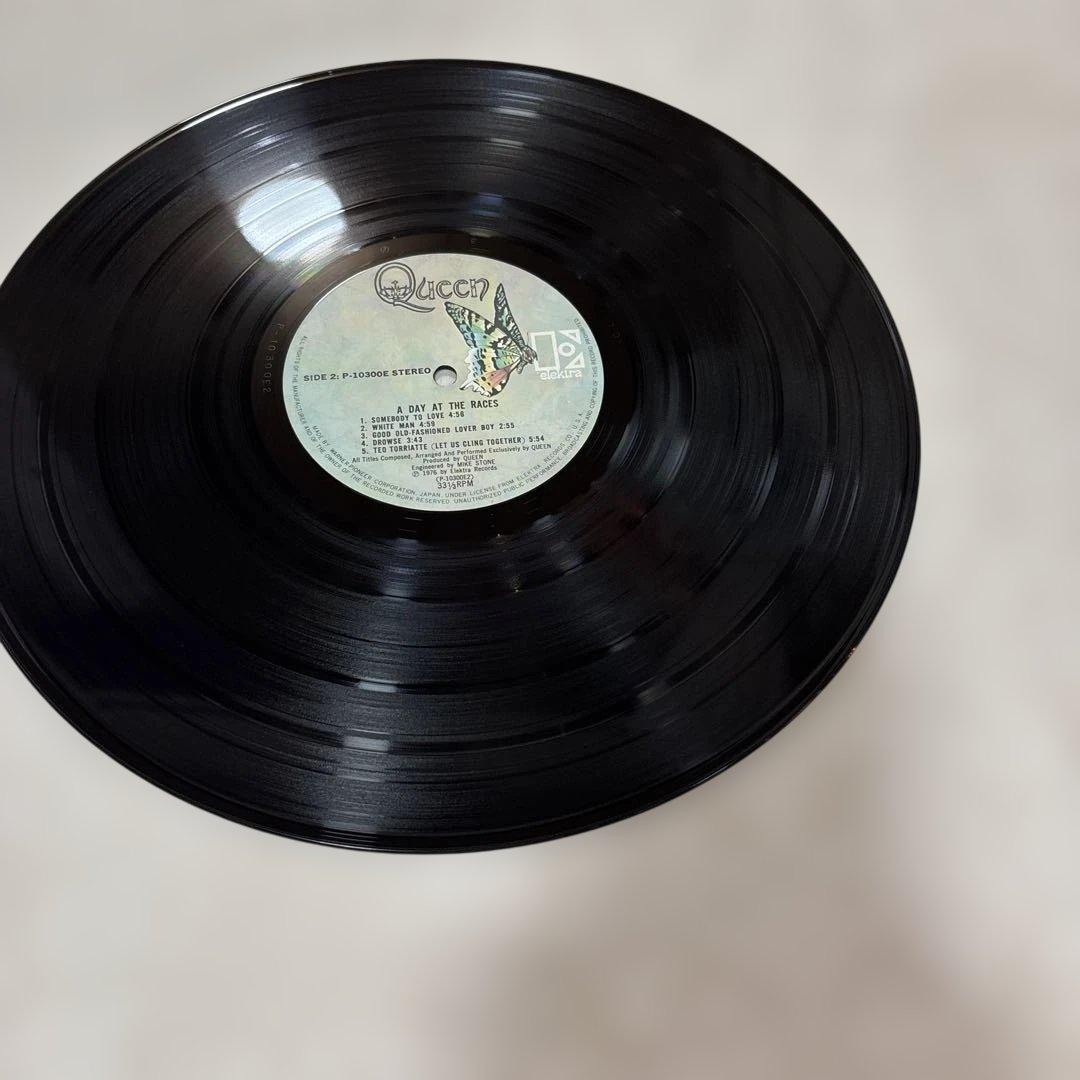 美品　Queen A Day At The Races レコード