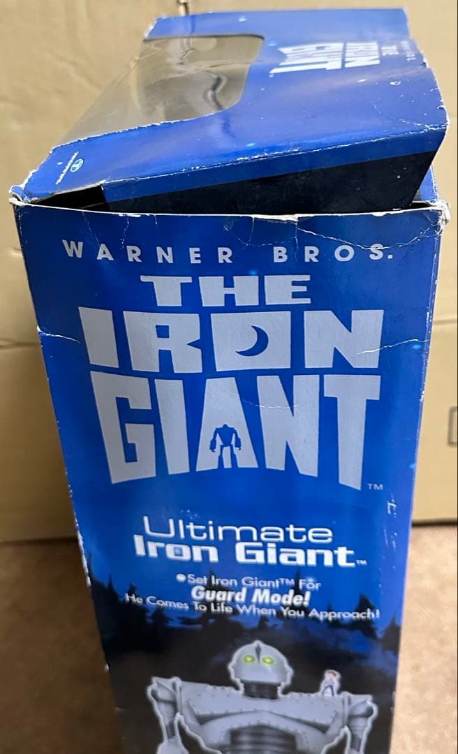 絶版　アイアン・ジャイアント ライト＆サウンド トーキング巨大フィギュア