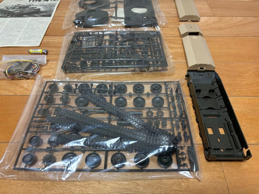 タミヤ 1/35 陸上自衛隊 74式戦車 リモコンタンク 未組立 プラモデル