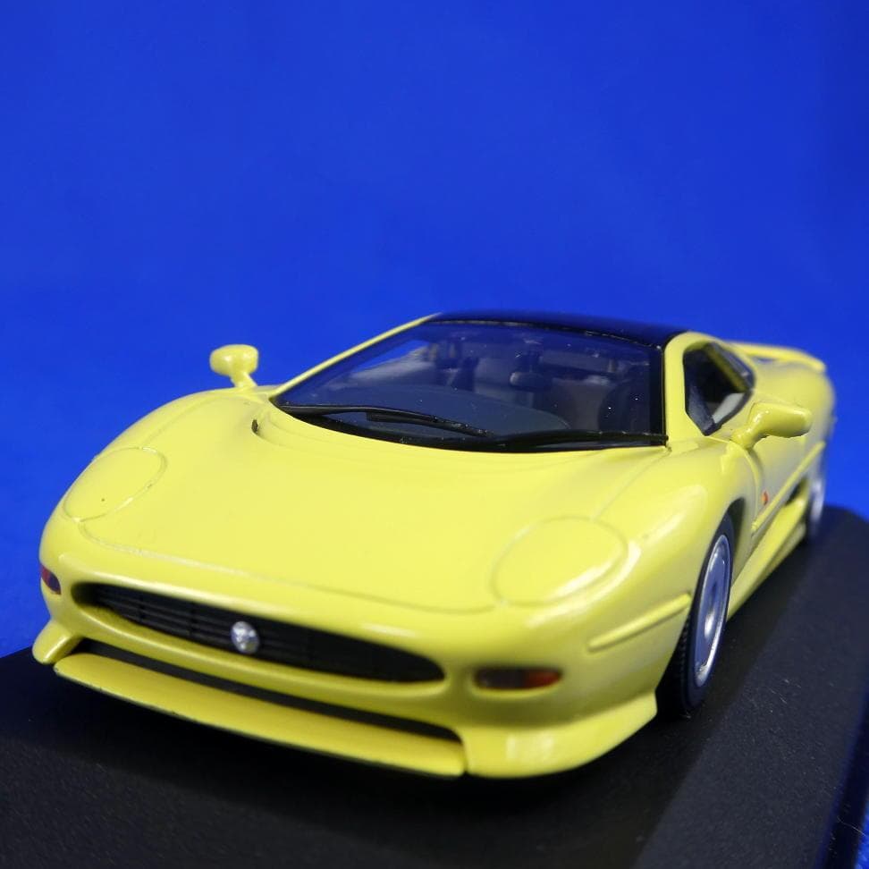 ジャガー★ＸＪ２２０★名前の由来は最高速度２２０マイルを目指した車★ミニカー