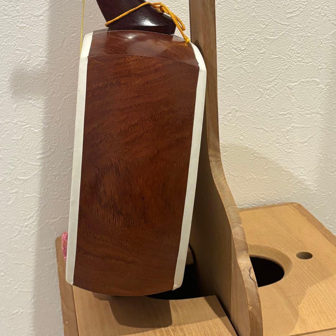 三味線 弦楽器　バチ2本　木製スタンド付き