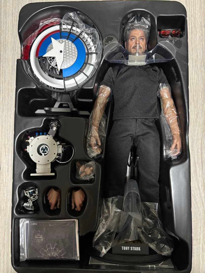 1/6 アイアンマン2 ホットトイズ　トニー・スターク アークリアクター開発版