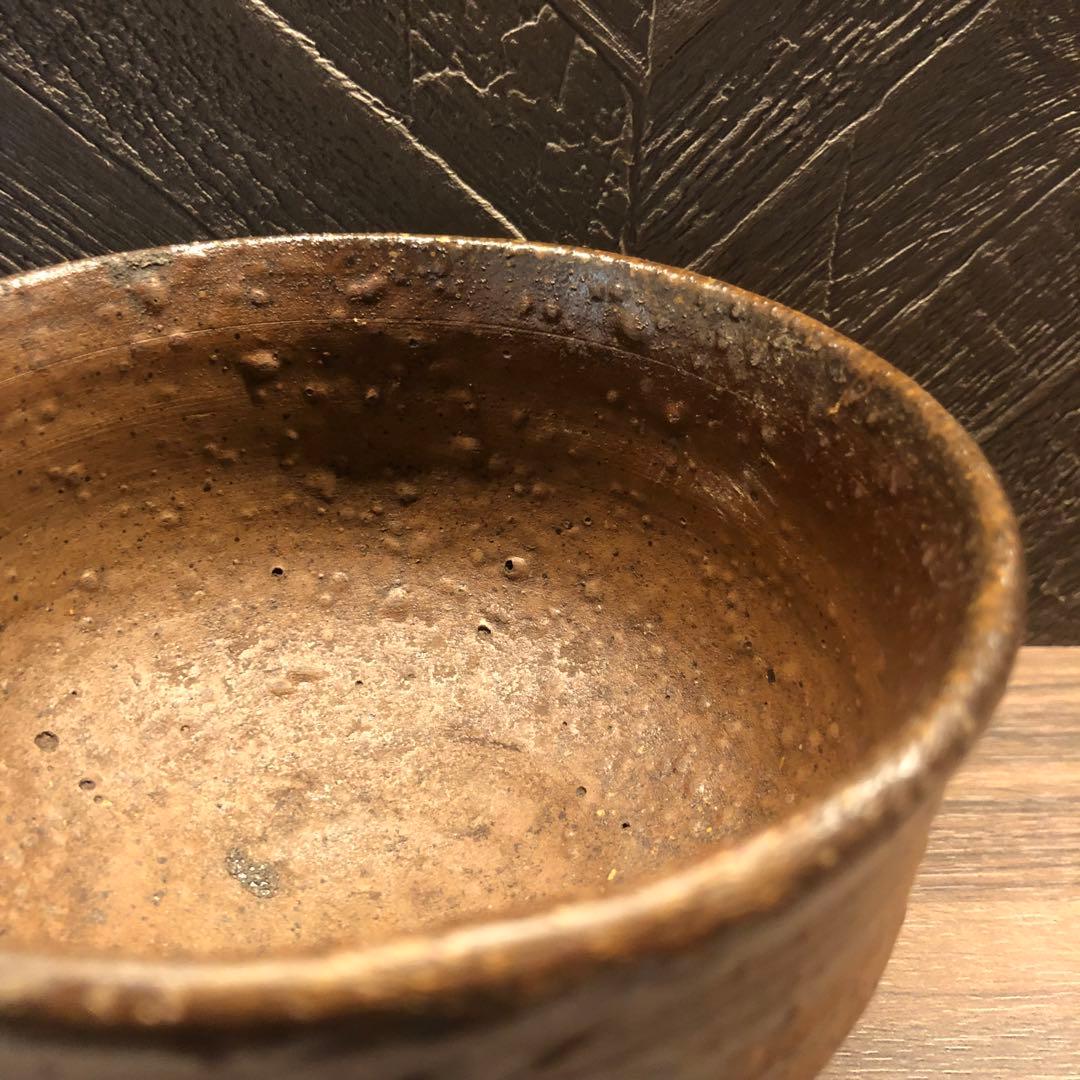 究極の美◾️蔵から焦茶色のつぶつぶした美しい雰囲気の抹茶茶碗が出て来ました。