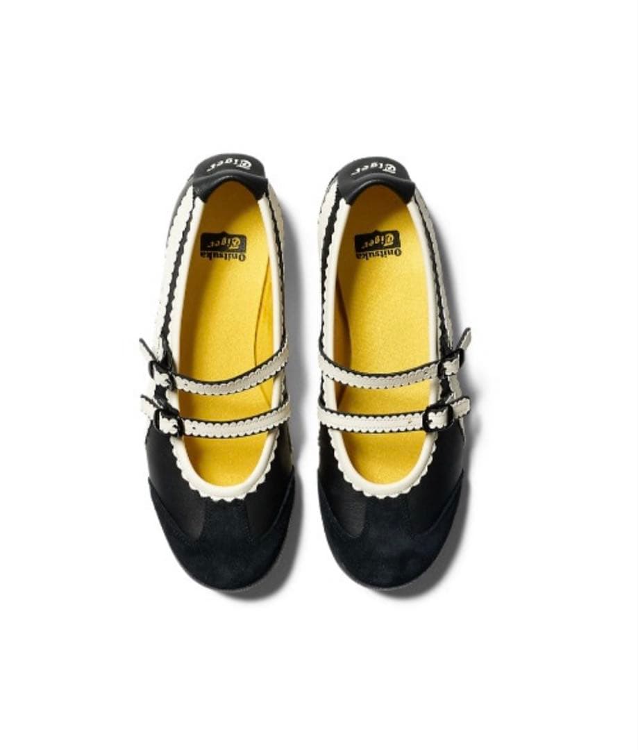 ブラック　ストラップ付き バレエシューズ