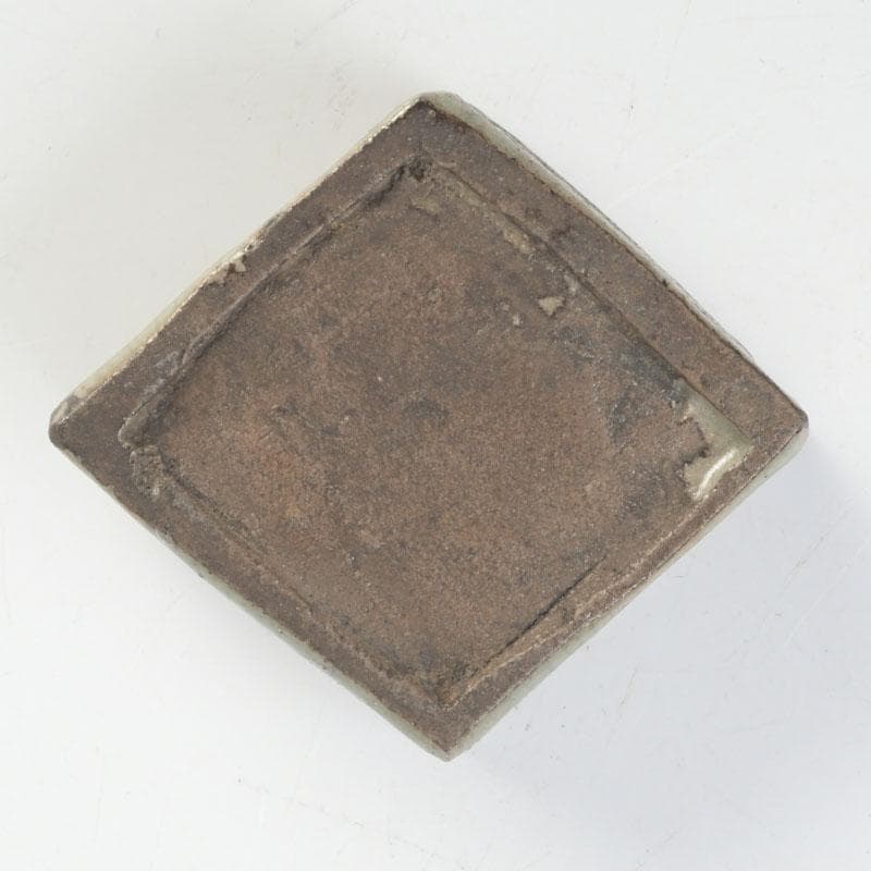 茶道具　青磁　蓋物　香合　梅木蒔絵蓋付　花押あり　時代箱　V　9493