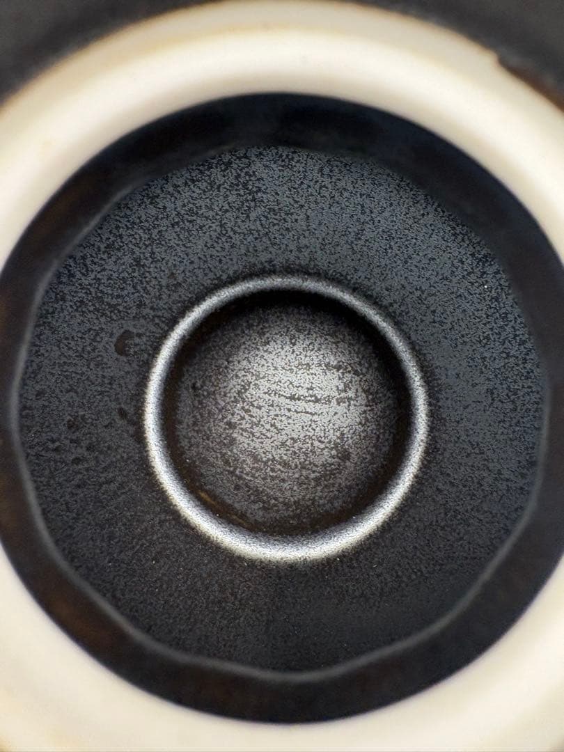 作家物 受け皿付き 陶印あり 黒釉 金縁 和モダン 茶器