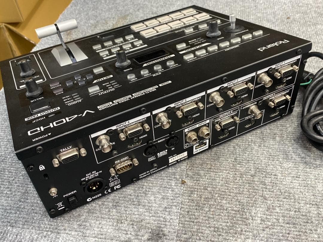 Roland V-40HD マルチフォーマット ビデオ スイッチャー