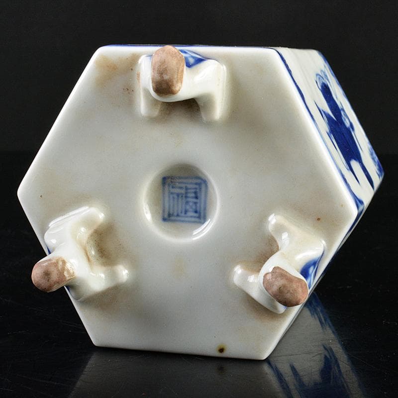 九谷焼　古九谷　染付　山水人物文　六角香炉　時代箱付　V　R5819