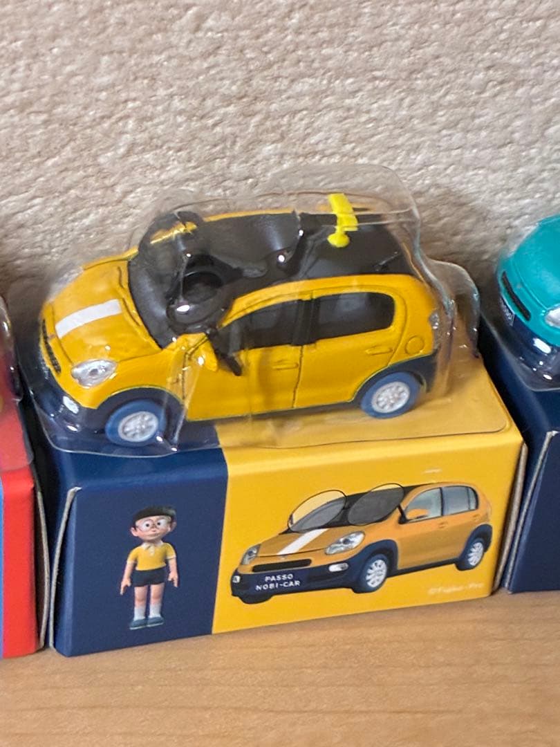 トヨタ　ドラえもん　ノア NOAH プルバックミニカー　パッソ　PASSO