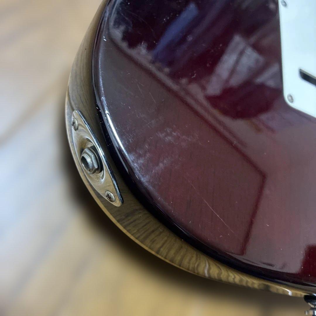 《メイビス》エレキギター　ピック入り付き　動作確認済み