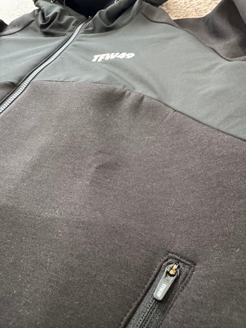 新品TFW49 CARDBOAD MATELIAL STAND FULL ZIP