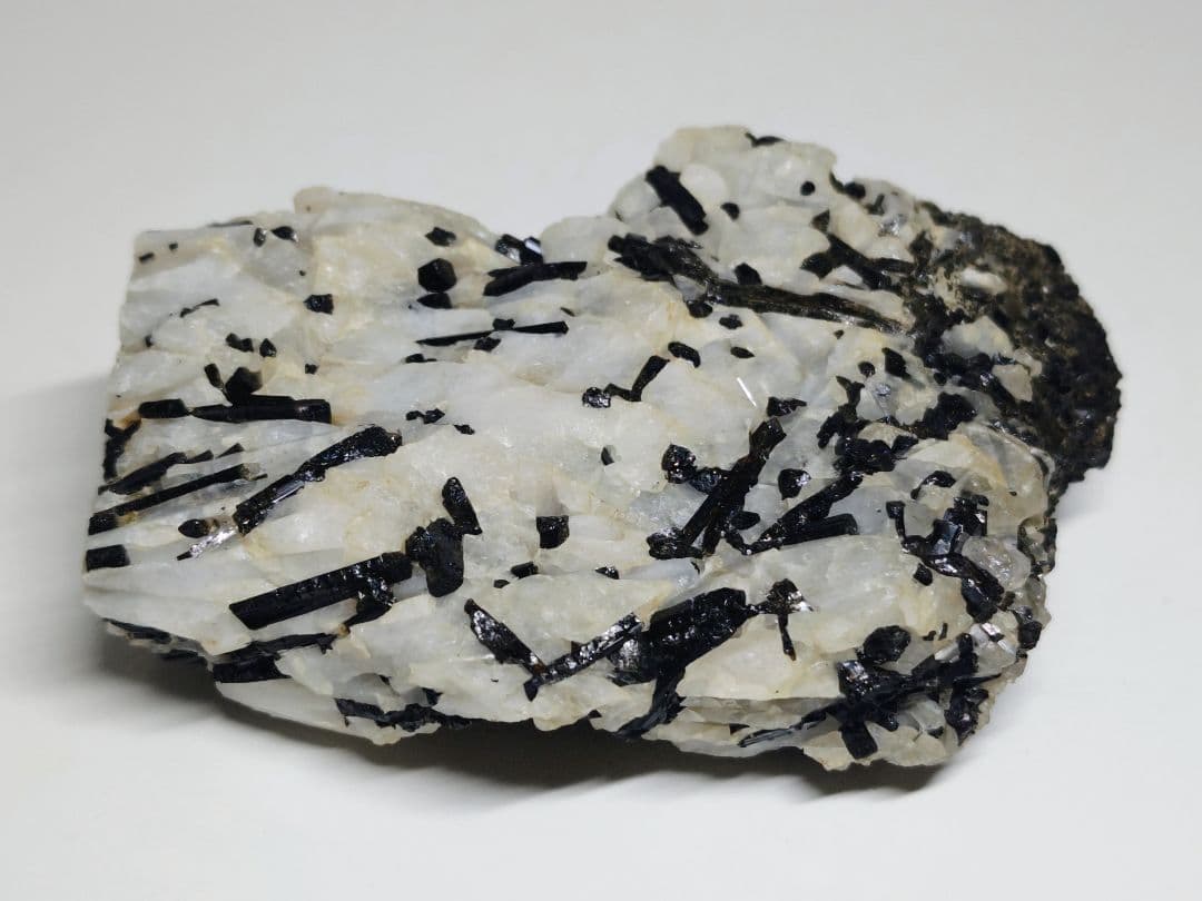 トルマリン 469g クォーツ 水晶 原石 鑑賞石 自然石 誕生石 鉱物 水石