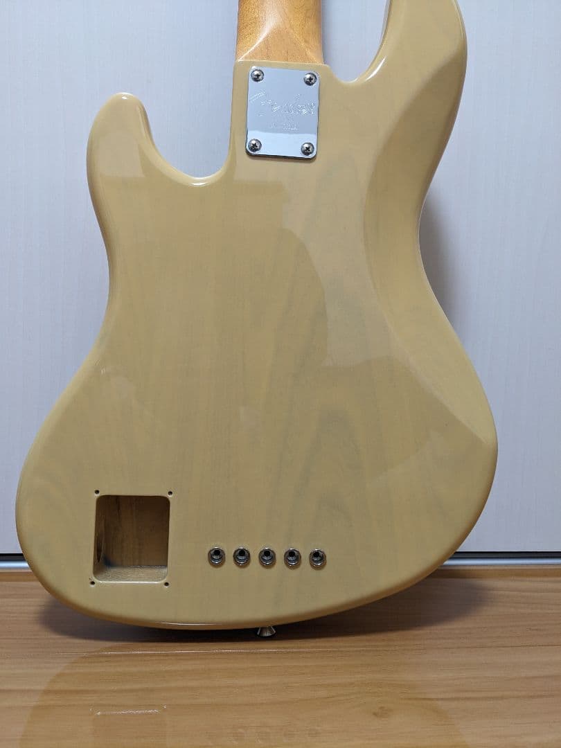 ベース Fender American Deluxe V Kazuki Arai MOD