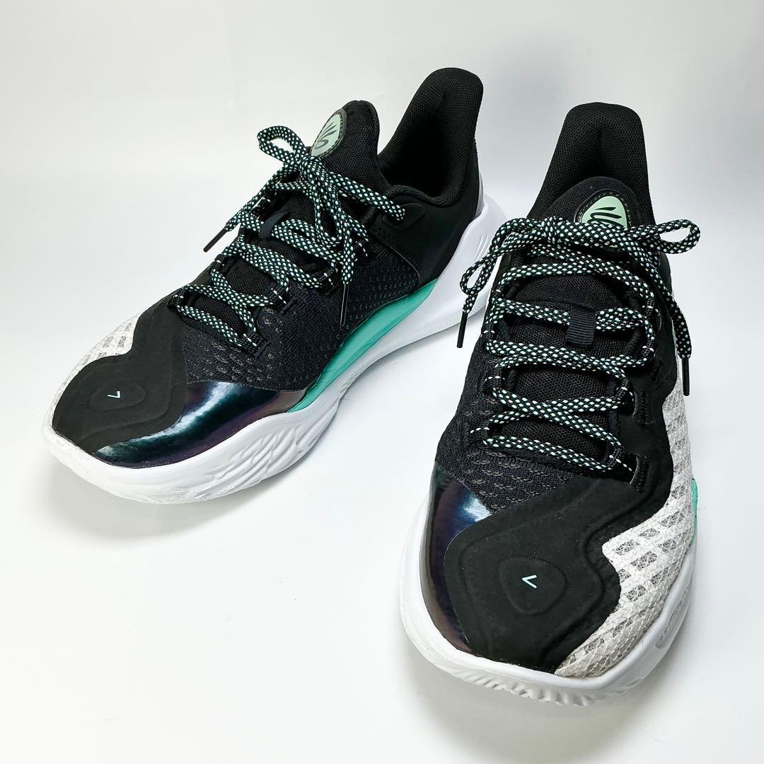 UNDER ARMOUR　バスケットボールシューズ　カリーフロー11　バッシュ