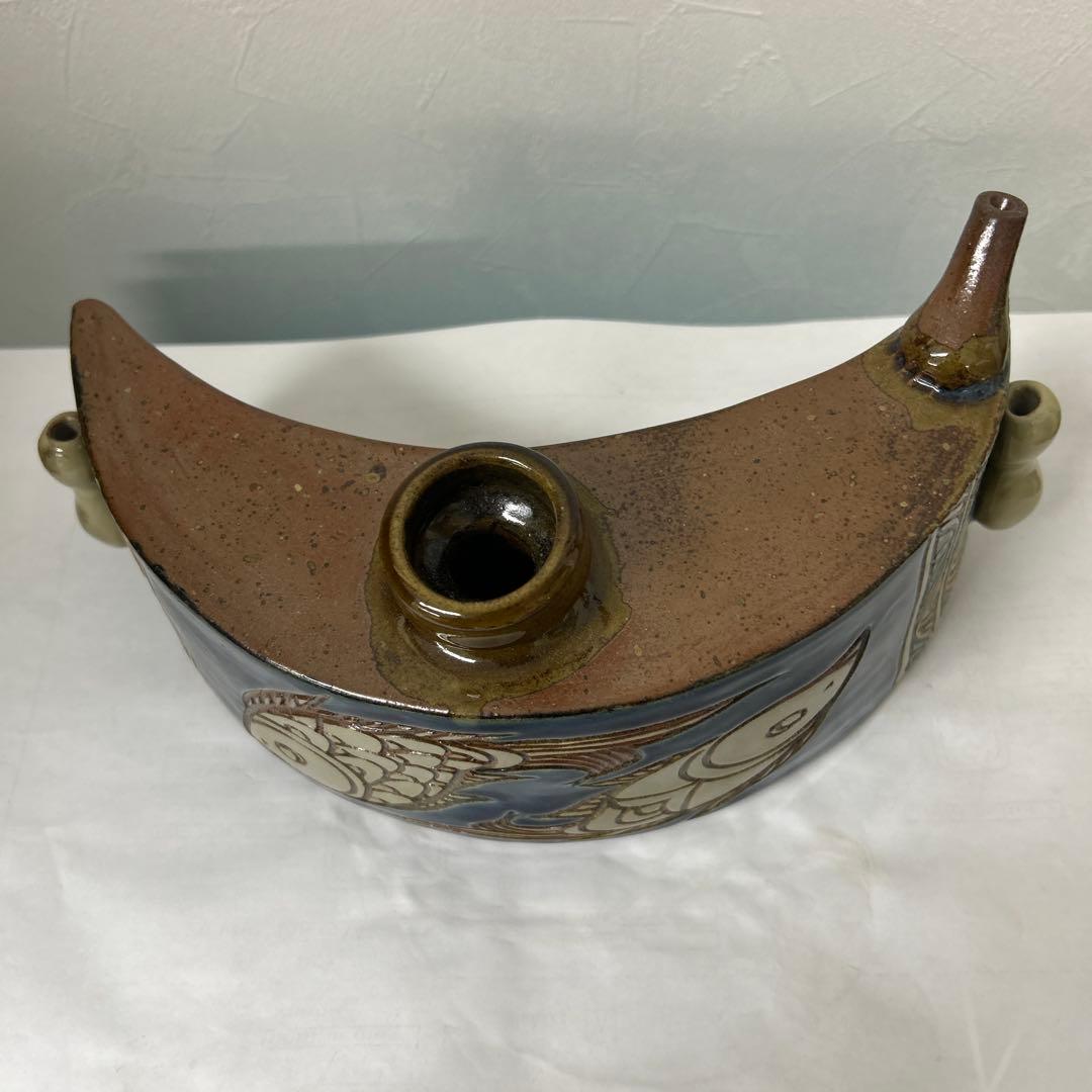 魚模様の半月型陶器器